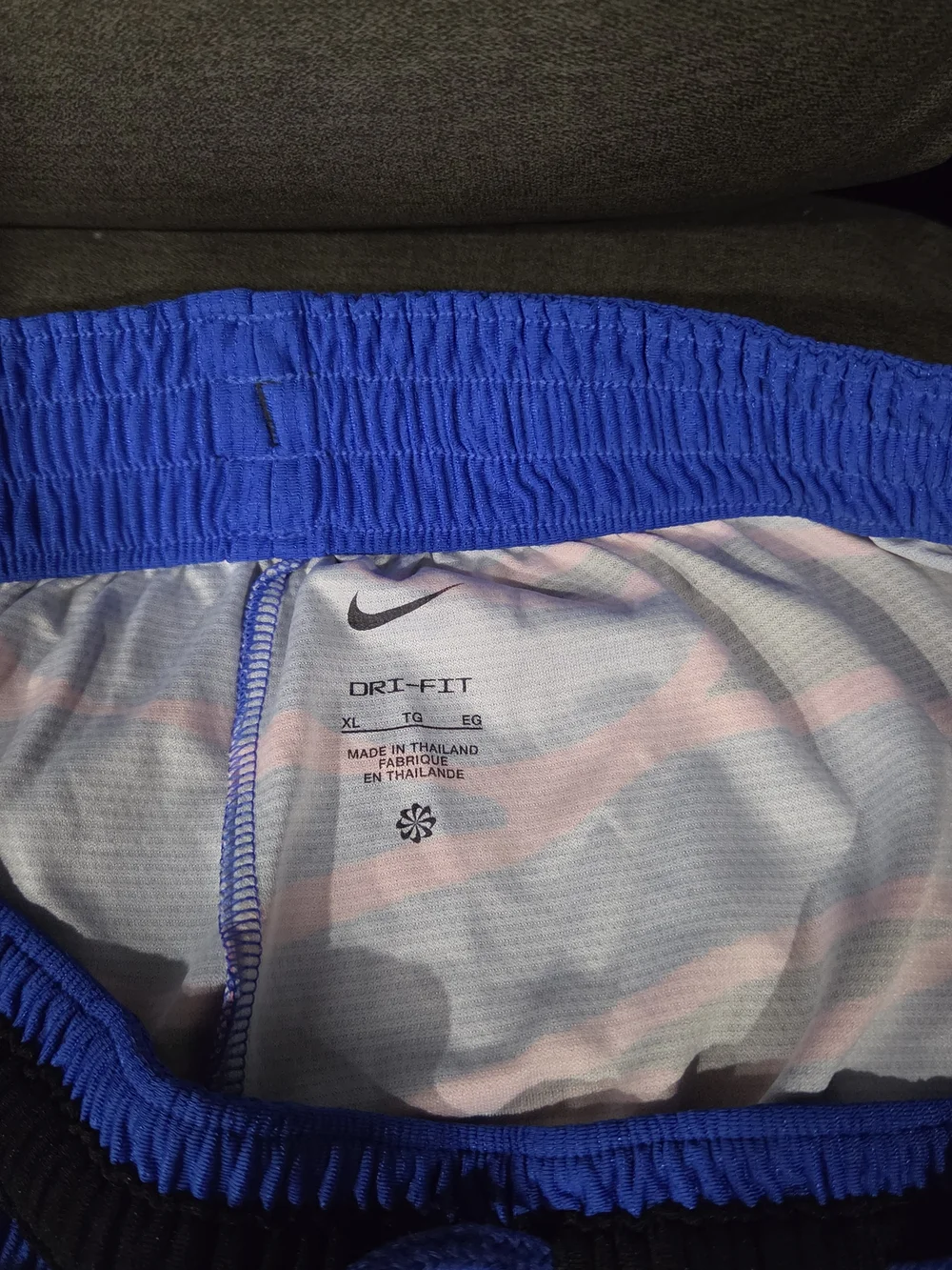Nike Hoops Blue, Black, & Pink Graphic Basketball Shorts With Side Pockets XL